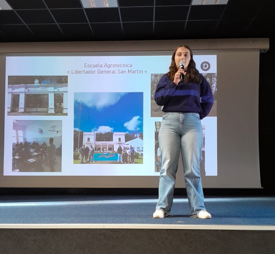 Lee más sobre el artículo Presentación de la Escuela Agrotécnica y de su sede en El Trébol en el Liceo Vesoul Agrocampus de Francia