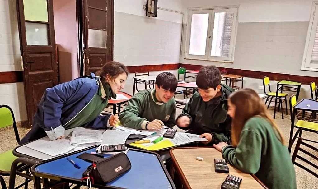 Lee más sobre el artículo Nuestros estudiantes participaron de los Juegos Matemáticos 2025