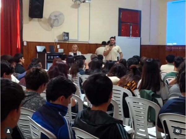 Lee más sobre el artículo Exposición de Trabajos Finales de las prácticas profesionalizantes internas de 5º año.