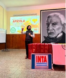 Lee más sobre el artículo Más de 50 apicultores participaron de una Jornada de Actualización Apícola en nuestra escuela.