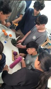 Lee más sobre el artículo Clase especial de Química en la Extensión Áulica de El Trébol.