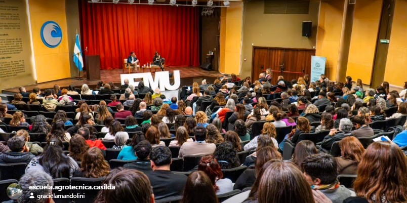 Lee más sobre el artículo Encuentro de Directores y Directoras y XVI Jornadas de Enseñanza Media Universitaria.