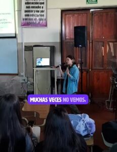 Lee más sobre el artículo Agustina Barrutieta, disertó sobre las Serpientes en Argentina en el XX Encuentro de Estudiantes.